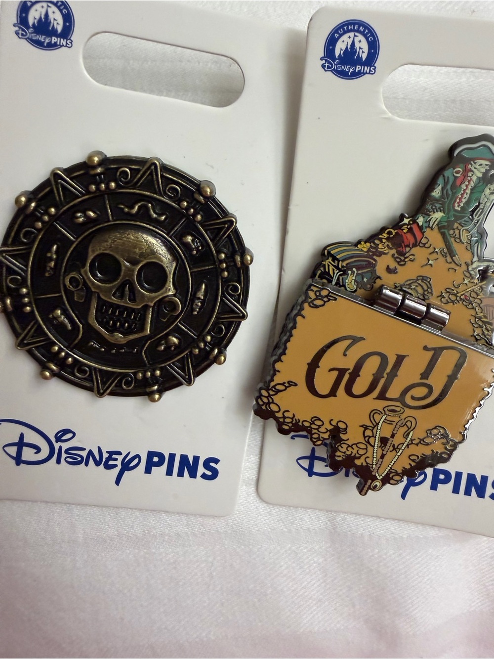 Disney pirates of the Caribbean pin set - Picture 3 of 5